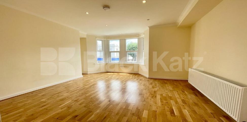 			LET, 3 Bedroom, 3 bath, 1 reception Apartment			 High Street North, East Ham
